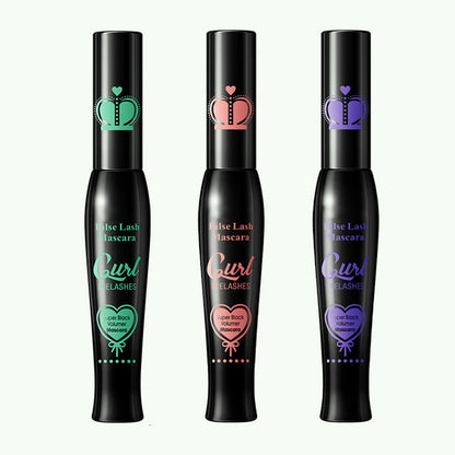 Wasserfeste Mascara für Schwung und Länge